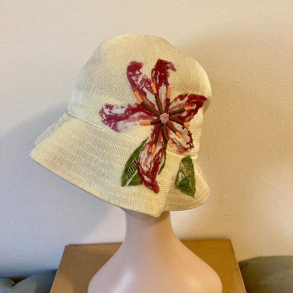 Kangol Bucket Hat with Embroidered Flower Design Cream One Size - Picture 2 of 10